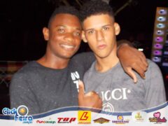 Faz o Sinalzinho da Amizade