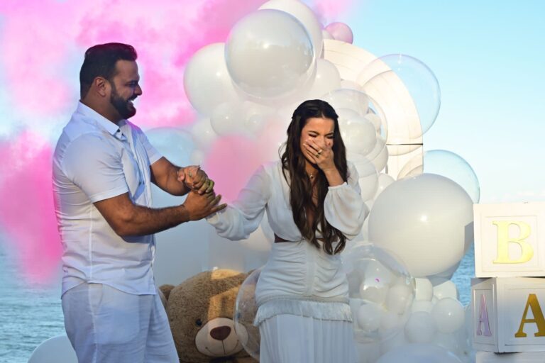 MARI ANTUNES E ALDO REBOUÇAS FAZEM CHÁ REVELAÇÃO EM CERIMÔNIA ÍNTIMA PARA FAMILIARES E AMIGOS